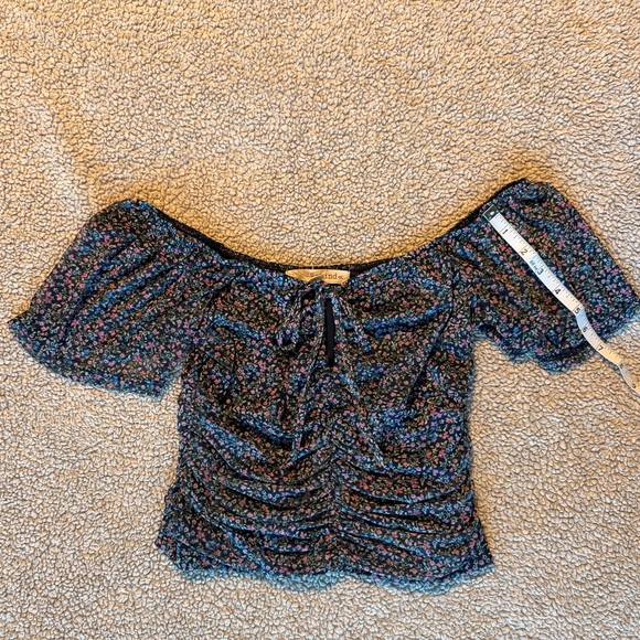 Ruched blue floral tie-up blouse - Picture 5 of 10